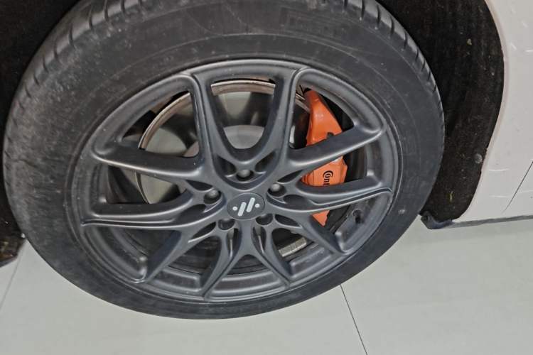 Used IM LS6 2023 Max Standard Edition Left Front Wheel Hub