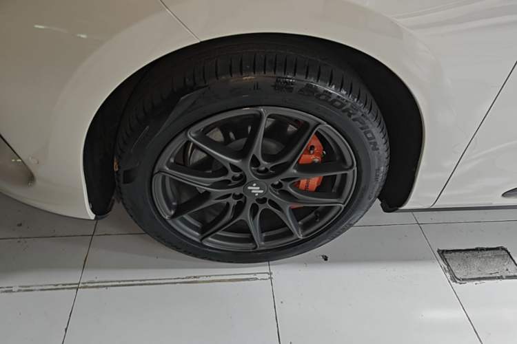 Used IM LS6 2023 Max Enhanced Performance Edition Left Front Wheel Hub
