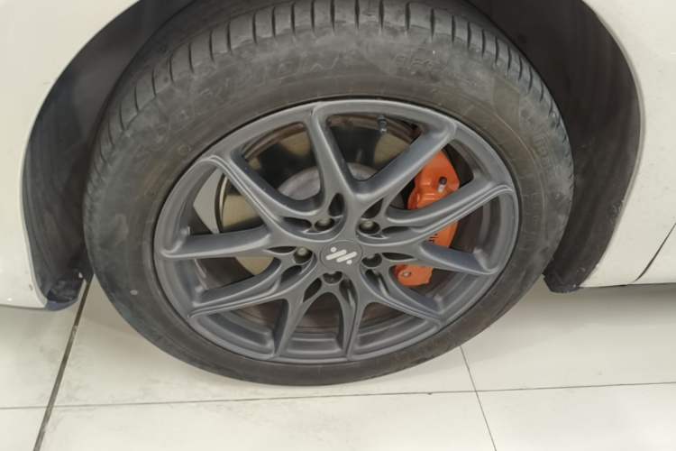 Used IM LS6 2023 Max Standard Edition Left Front Wheel Hub