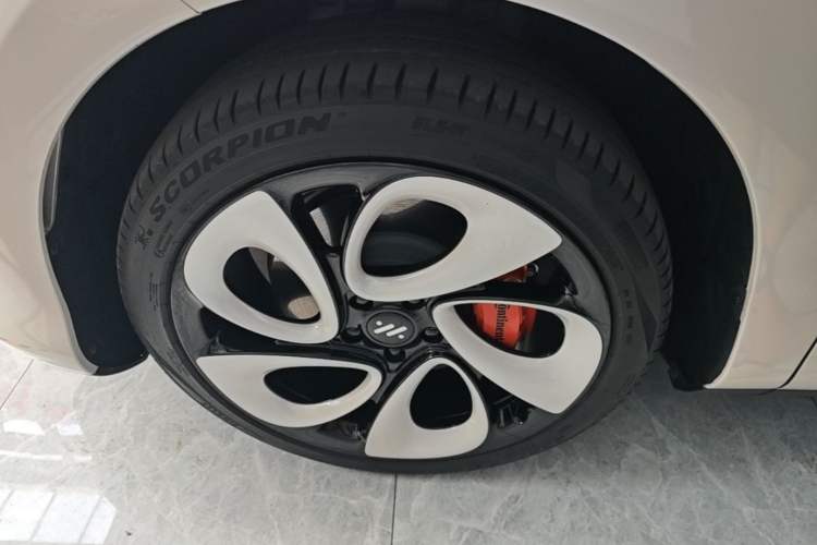 Used IM LS6 2023 Max Standard Edition Left Front Wheel Hub