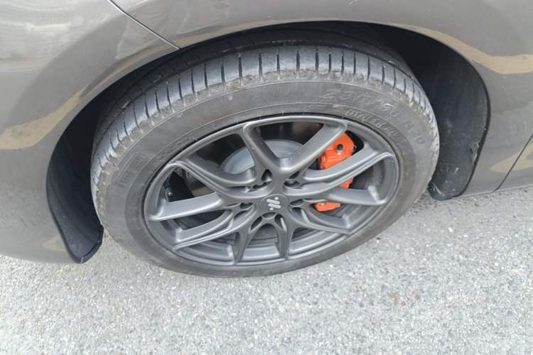 Used IM LS6 2023 Max Standard Edition Left Front Wheel Hub