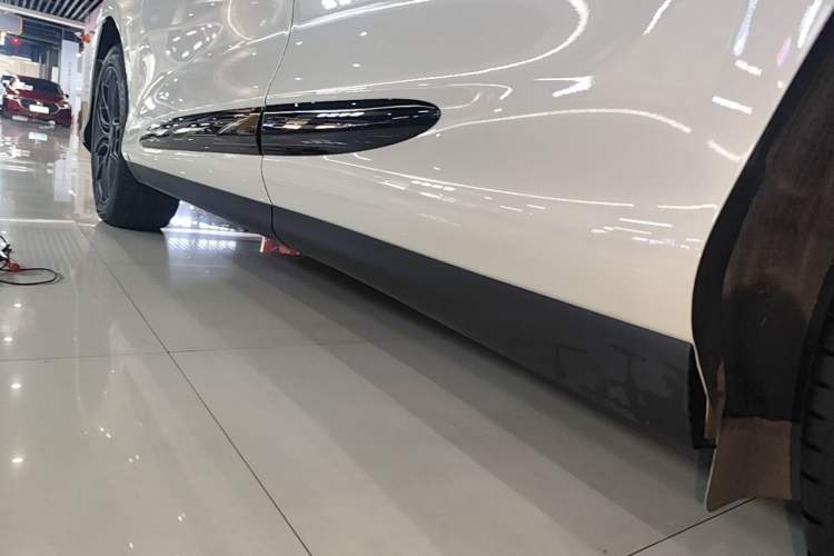 Used IM LS6 2023 Max Standard Edition Left Side Sill