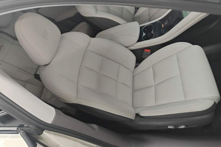 Used IM LS6 2023 Max Standard Edition Right Front Seat