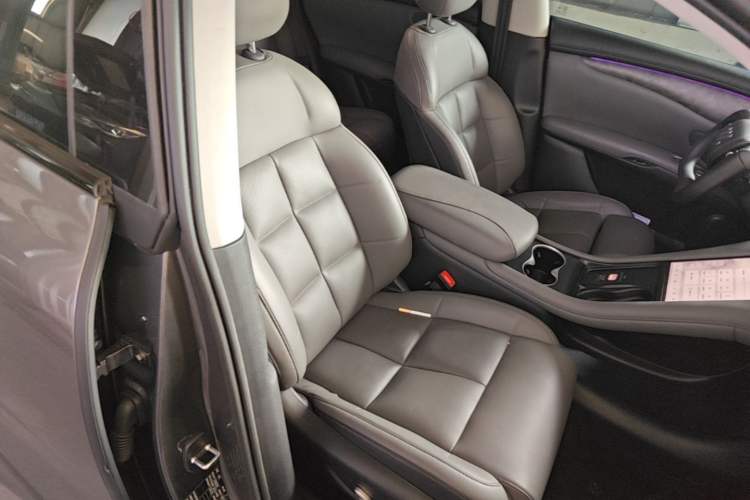 Used IM LS6 2023 Max Standard Edition Right Front Seat