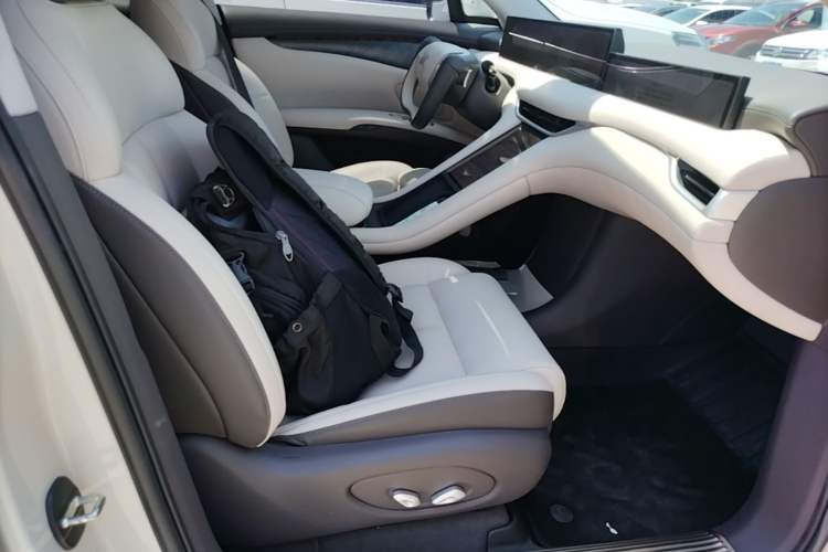 Used IM LS6 2023 Max Standard Edition Right Front Seat