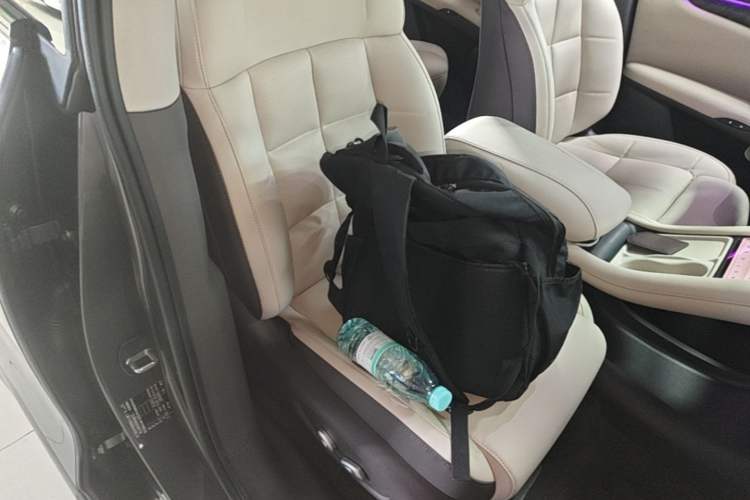 Used IM LS6 2023 Max Standard Edition Right Front Seat