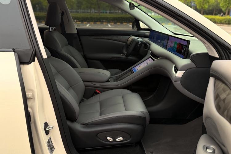 Used IM LS6 2023 Max Standard Edition Right Front Seat