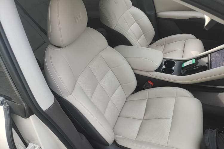 Used IM LS6 2023 Max Long-Range Version Right Front Seat