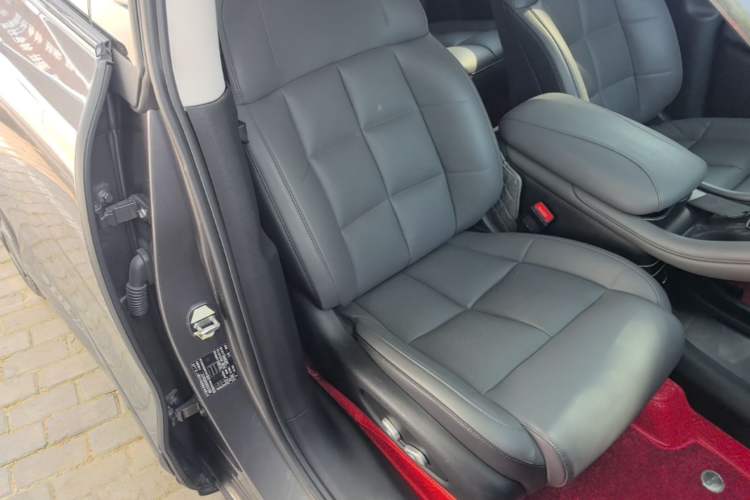 Used IM LS6 2023 Max Standard Edition Right Front Seat