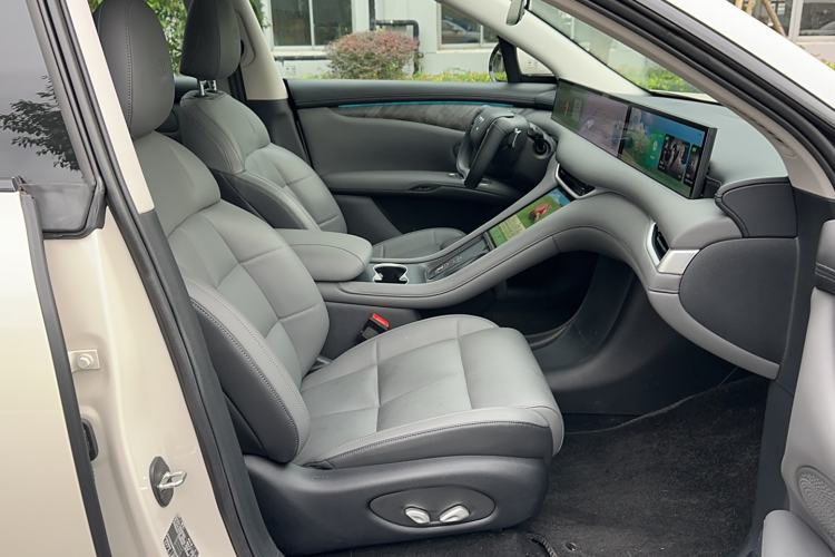 Used IM LS6 2023 Max Long-Range Version Right Front Seat