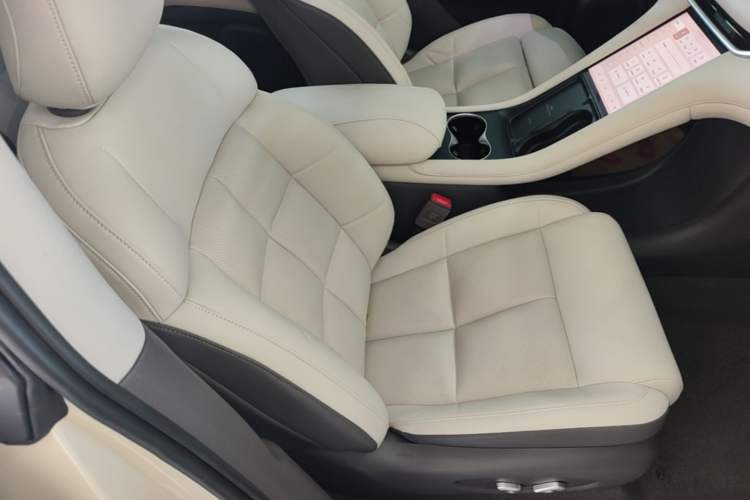 Used IM LS6 2023 Max Standard Edition Right Front Seat