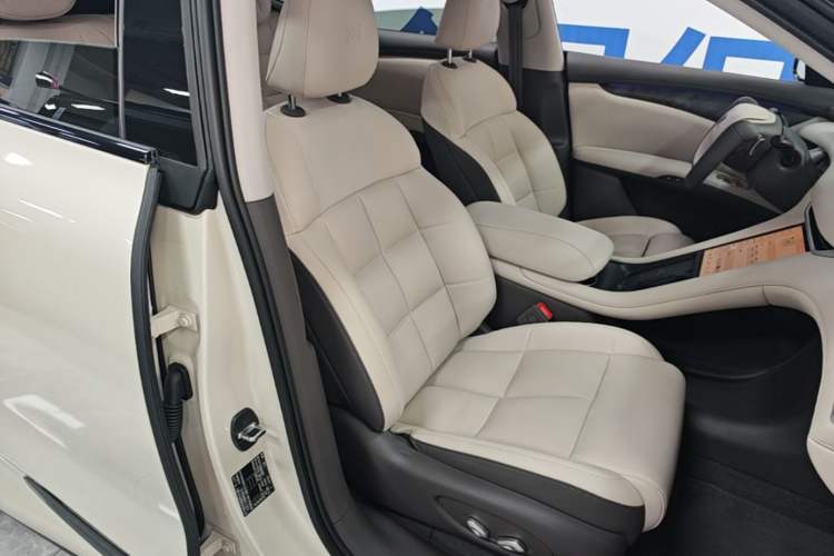 Used IM LS6 2023 Max Standard Edition Right Front Seat