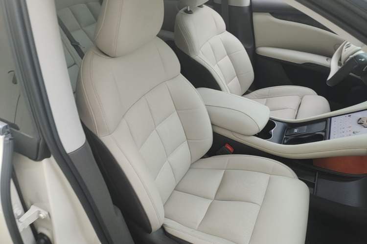 Used IM LS6 2023 Max Standard Edition Right Front Seat