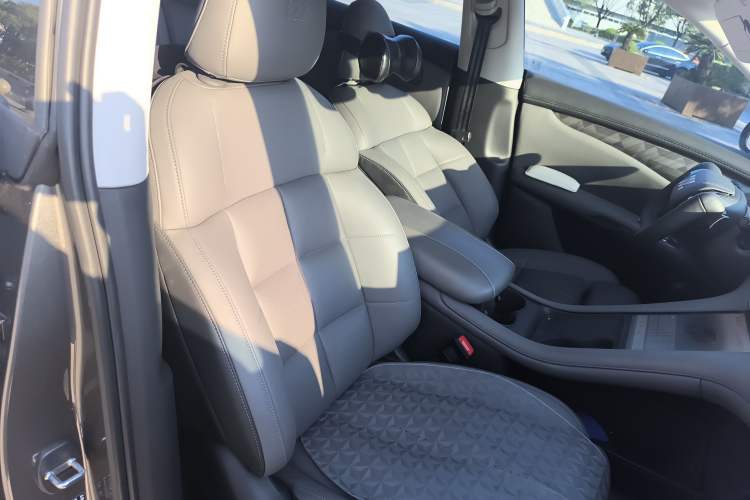 Used IM LS6 2023 Max Standard Edition Right Front Seat