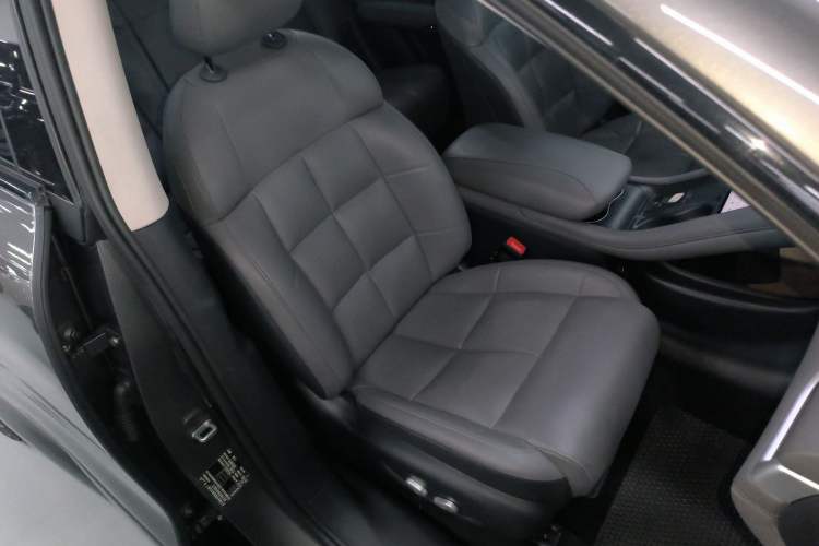 Used IM LS6 2023 Max Standard Edition Right Front Seat