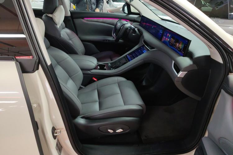 Used IM LS6 2023 Max Standard Edition Right Front Seat