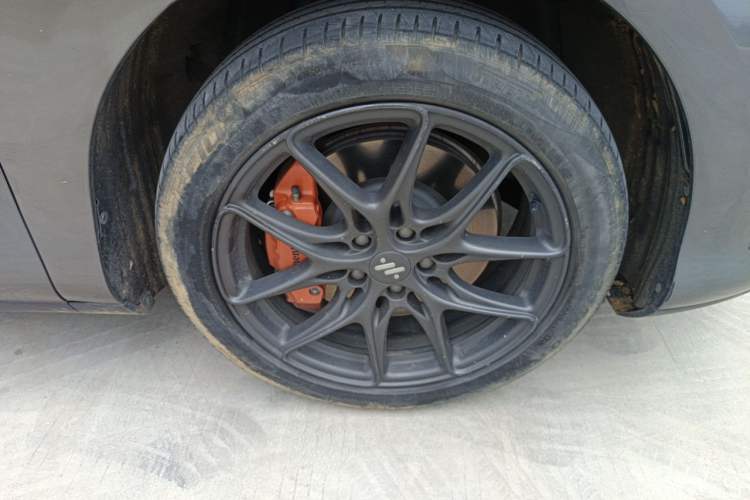 Used IM LS6 2023 Max Standard Edition Right Front Wheel Hub