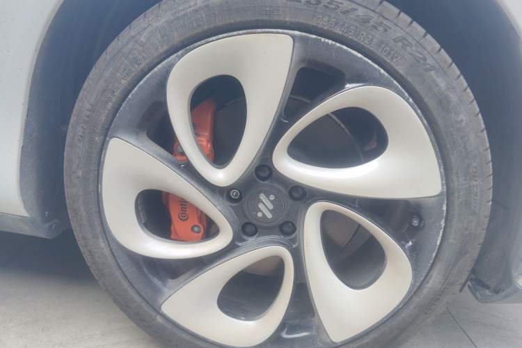 Used IM LS6 2023 Max Standard Edition Right Front Wheel Hub