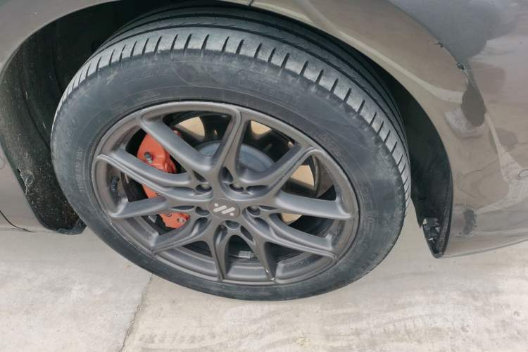 Used IM LS6 2023 Max Standard Edition Right Front Wheel Hub