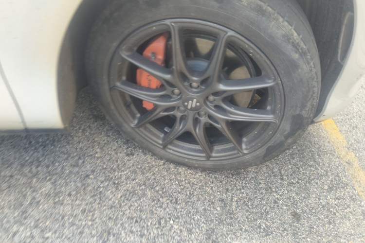 Used IM LS6 2023 Max Standard Edition Right Front Wheel Hub