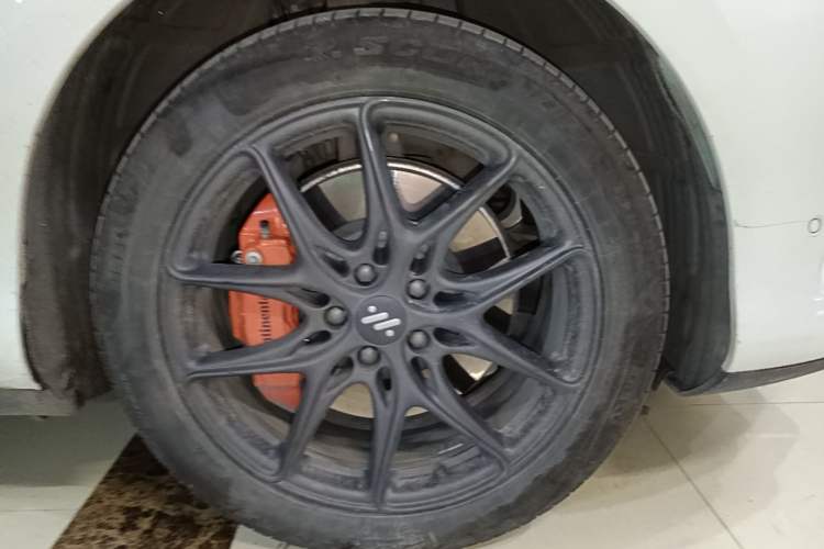 Used IM LS6 2023 Max Standard Edition Right Front Wheel Hub