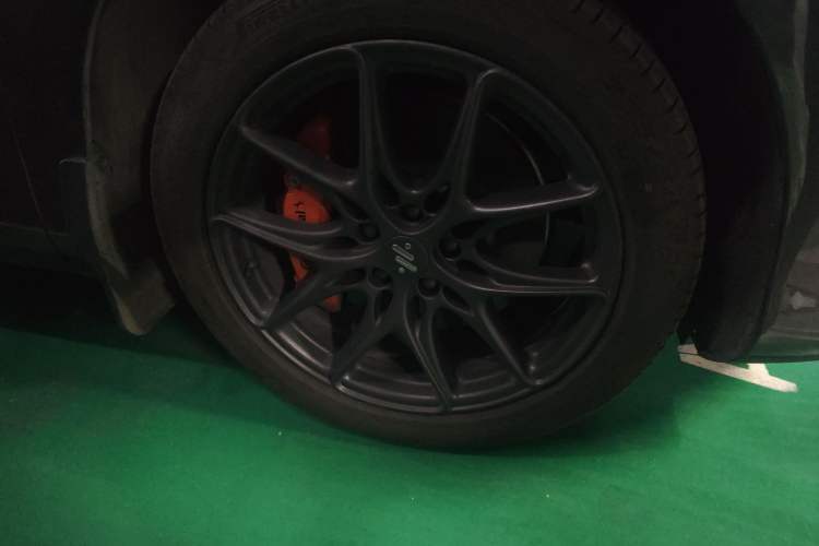 Used IM LS6 2023 Max Standard Edition Right Front Wheel Hub