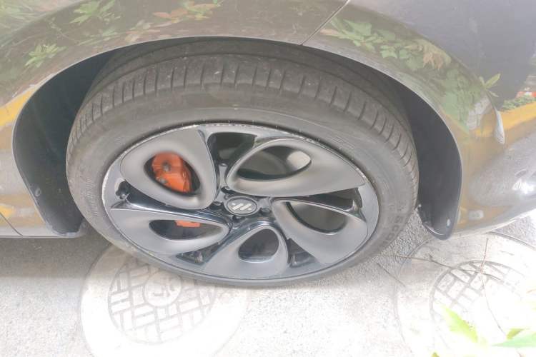 Used IM LS6 2023 Max Standard Edition Right Front Wheel Hub