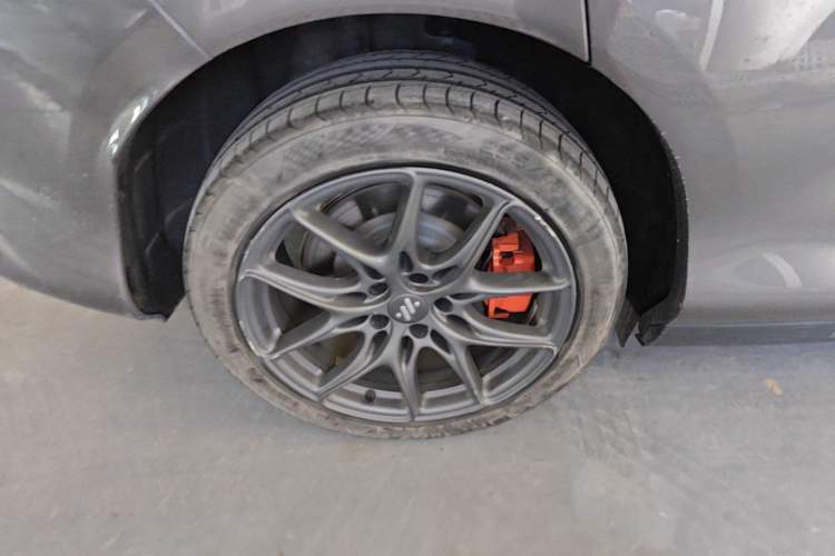 Used IM LS6 2023 Max Standard Edition Right Rear Wheel Hub