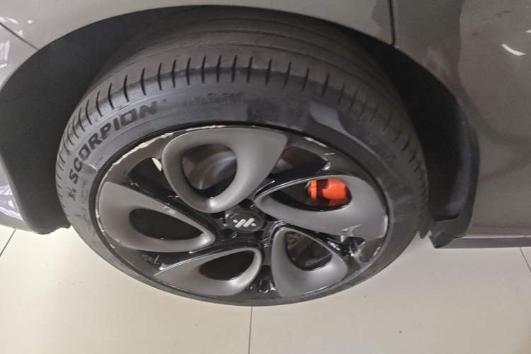 Used IM LS6 2023 Max Standard Edition Right Rear Wheel Hub