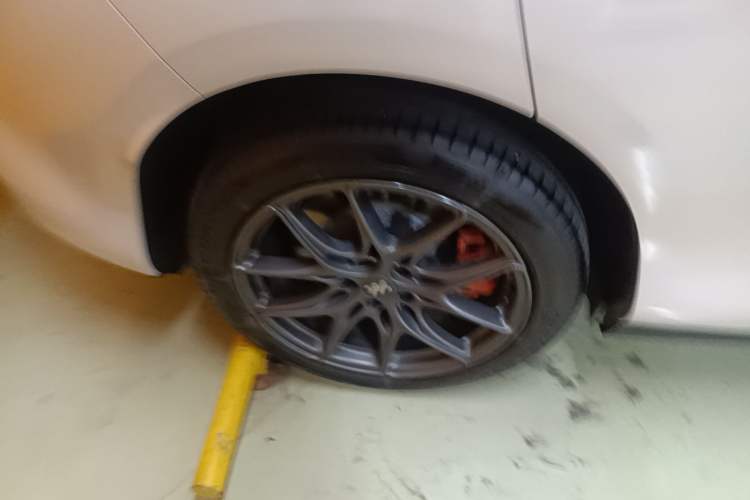 Used IM LS6 2023 Max Standard Edition Right Rear Wheel Hub