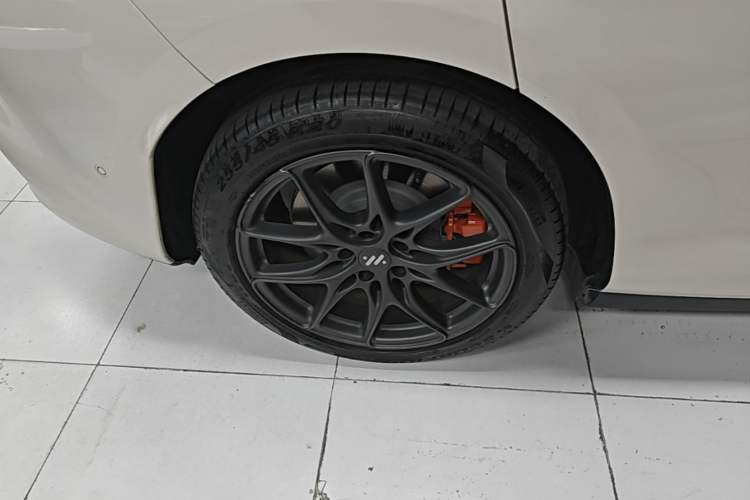 Used IM LS6 2023 Max Enhanced Performance Edition Right Rear Wheel Hub