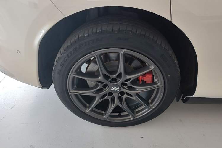 Used IM LS6 2023 Max Standard Edition Right Rear Wheel Hub