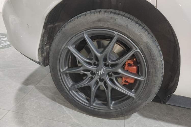 Used IM LS6 2023 Max Standard Edition Right Rear Wheel Hub