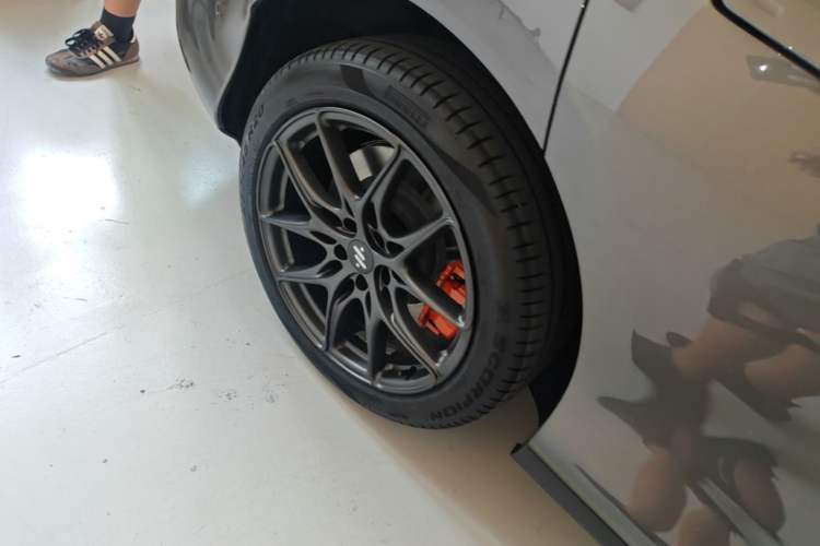 Used IM LS6 2023 Max Standard Edition Right Rear Wheel Hub