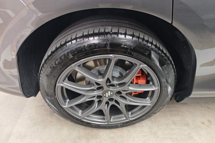 Used IM LS6 2023 Max Standard Edition Right Rear Wheel Hub