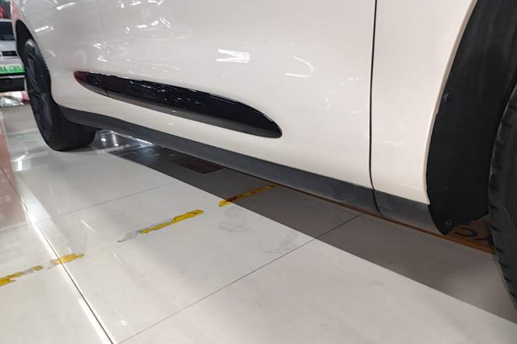 Used IM LS6 2023 Max Standard Edition Right Side Sill