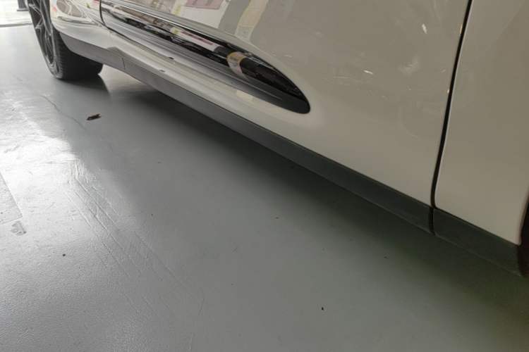 Used IM LS6 2023 Max Enhanced Performance Edition Right Side Sill
