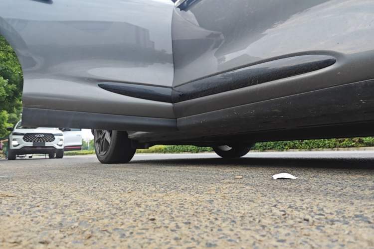 Used IM LS6 2023 Max Extended-Range Version Right Side Sill