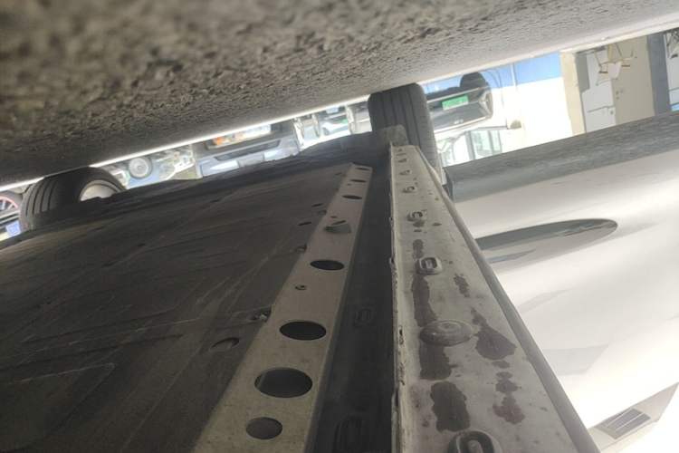 Used IM LS6 2023 Max Long-Range Version Right Side Sill