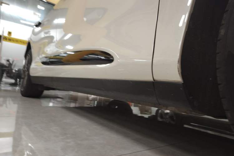 Used IM LS6 2023 Max Long-Range Version Right Side Sill