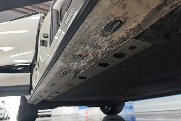 Used IM LS6 2023 Max Standard Edition Right Side Sill