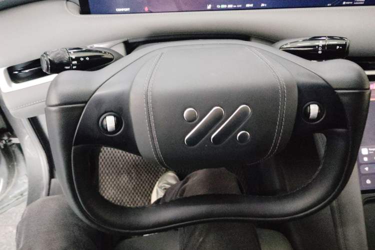 Used IM LS6 2023 Max Standard Edition Steering Wheel