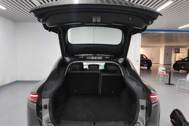 Used IM LS6 2023 Max Standard Edition Trunk