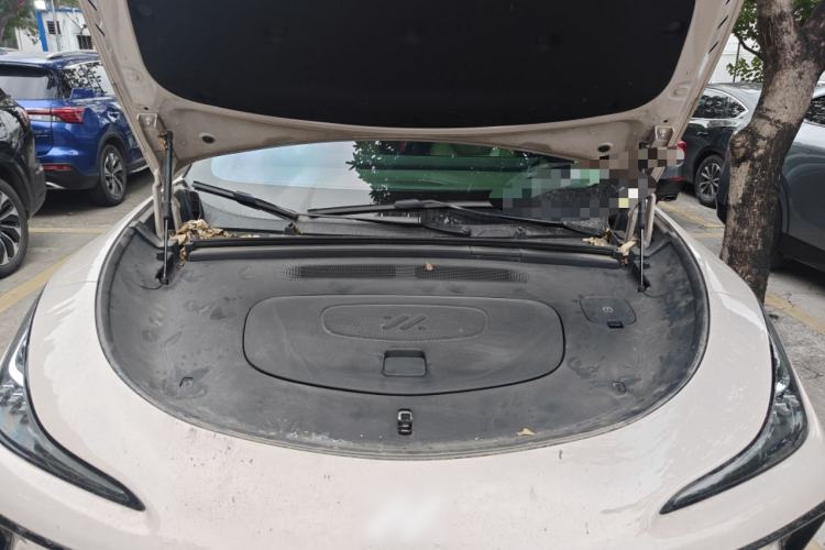 Used IM LS6 2023 Max Extended-Range Version Engine Bay