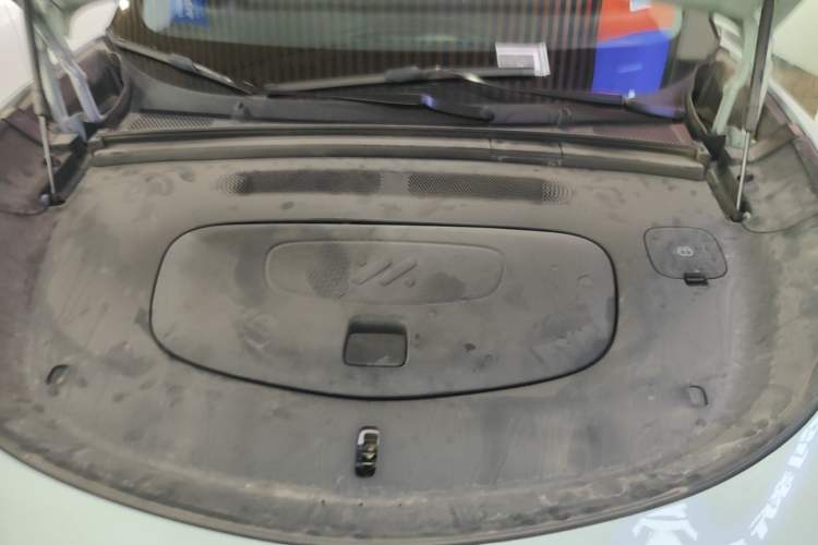 Used IM LS6 2023 Max Extended-Range Version Engine Bay