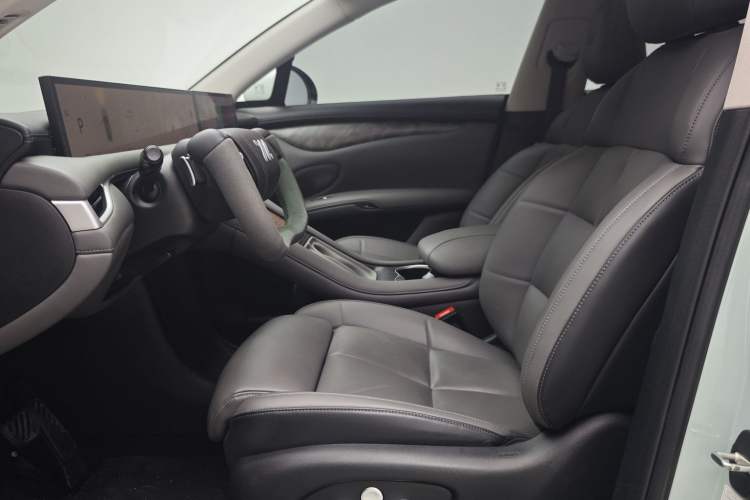 Used IM LS6 2023 Max Long-Range Version Interior 1