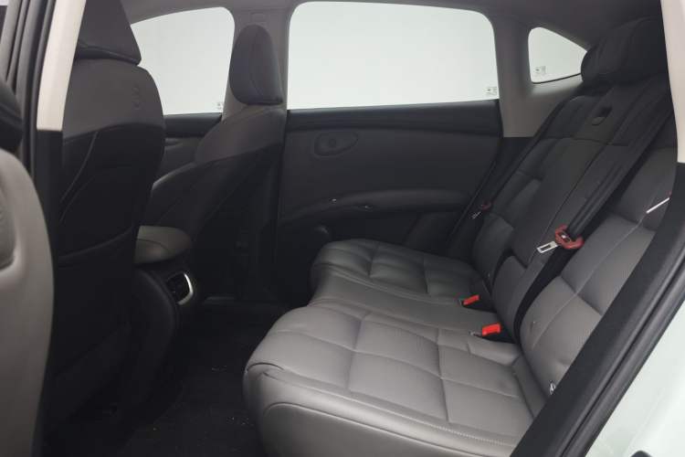 Used IM LS6 2023 Max Long-Range Version Interior 2