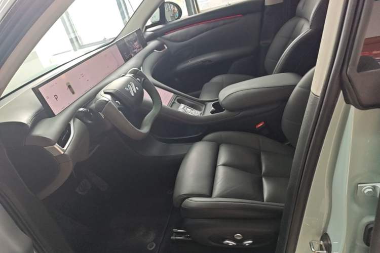 Used IM LS6 2023 Max Long-Range Version Left Front Seat