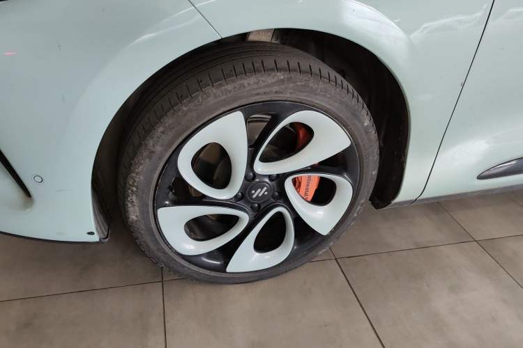 Used IM LS6 2023 Max Enhanced Performance Edition Left Front Wheel Hub