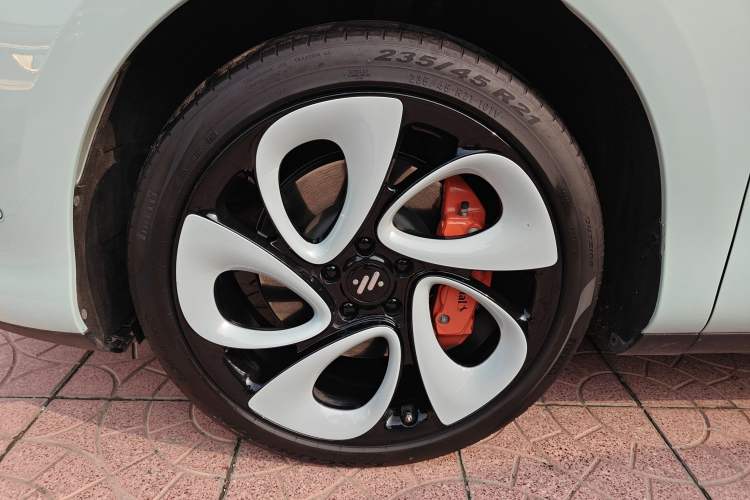 Used IM LS6 2023 Max Enhanced Performance Edition Left Front Wheel Hub